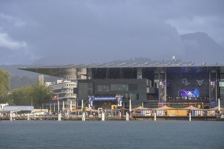 Le Centre culturel et des congrès de Lucerne (KKL) accueille comme chaque année le Swiss Media Forum, la principale réunion de la branche des médias en Suisse (archives). © KEYSTONE/URS FLUEELER