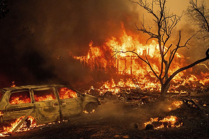Plusieurs feux ravagent la Californie. © KEYSTONE/AP/Noah Berger