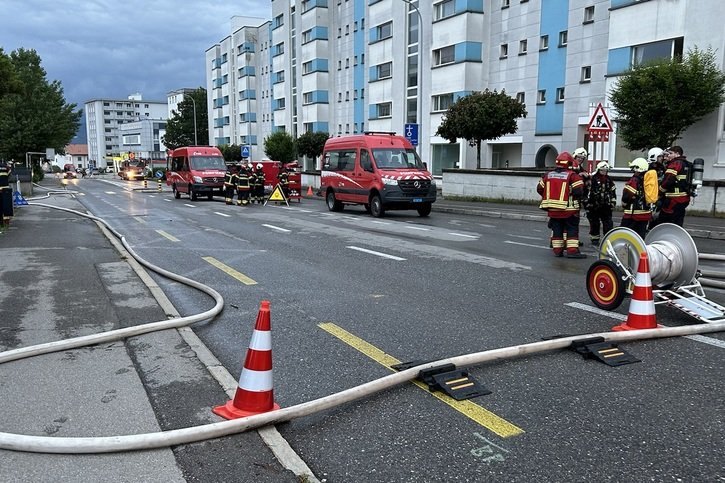 «Réveillé par un bruit fort»: Des habitants témoignent après l’incendie meurtrier à Bulle