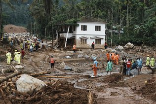 Au moins 160 morts dans des glissements de terrain